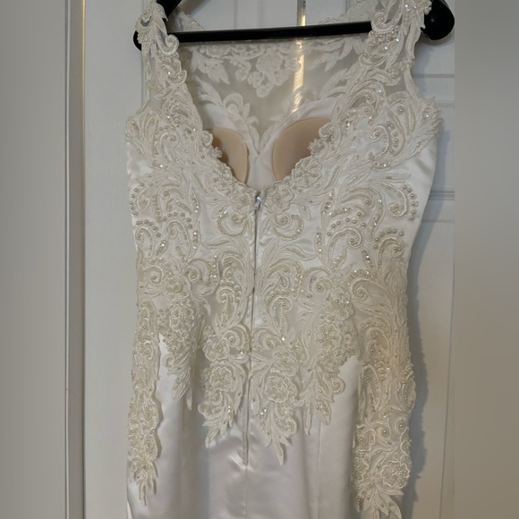 wedding dress - Picture 7 of 10